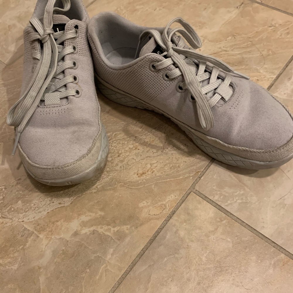 NOBULL women’s canvas shoe 6.5